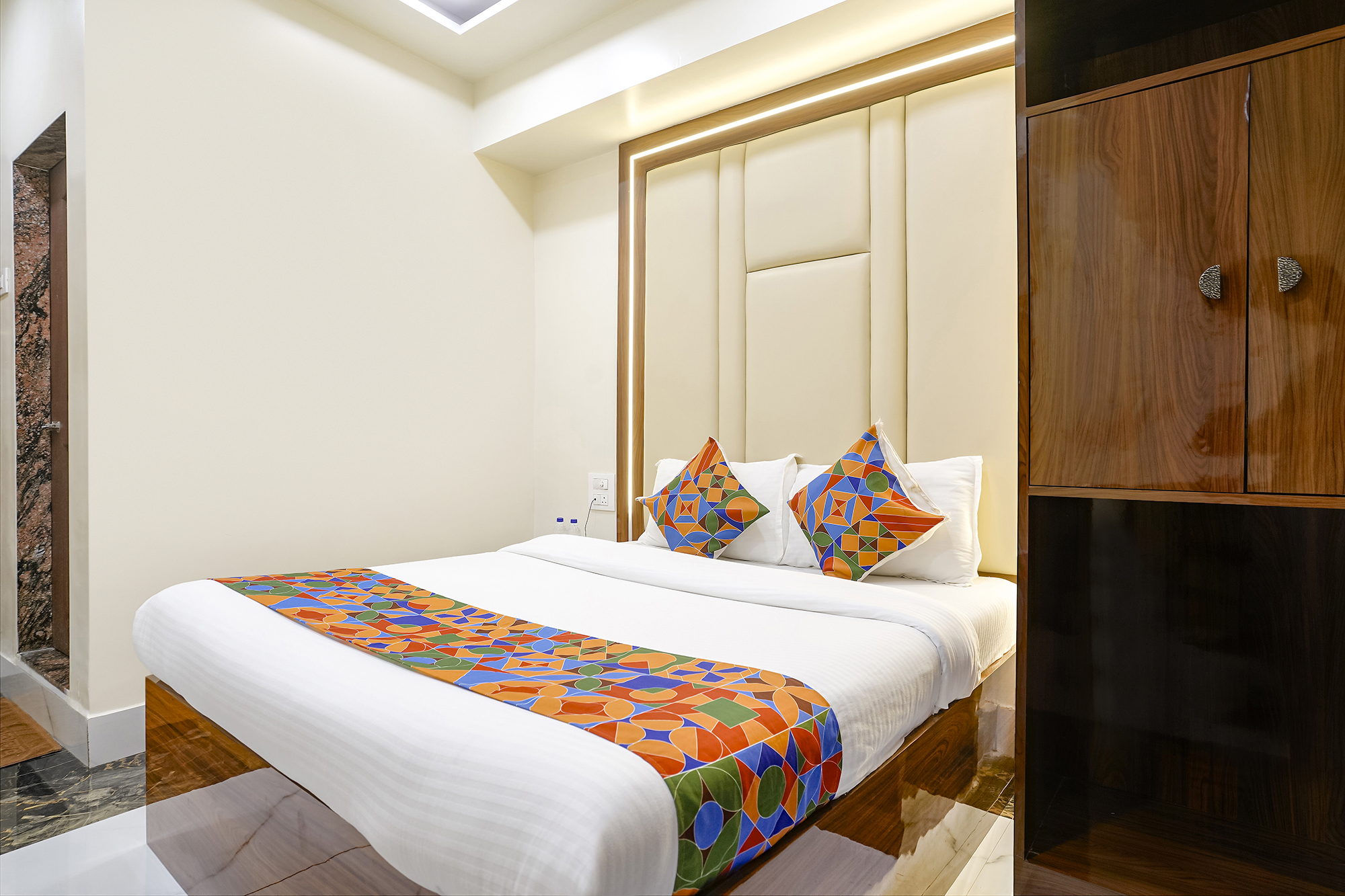 Deluxe Double Room 8