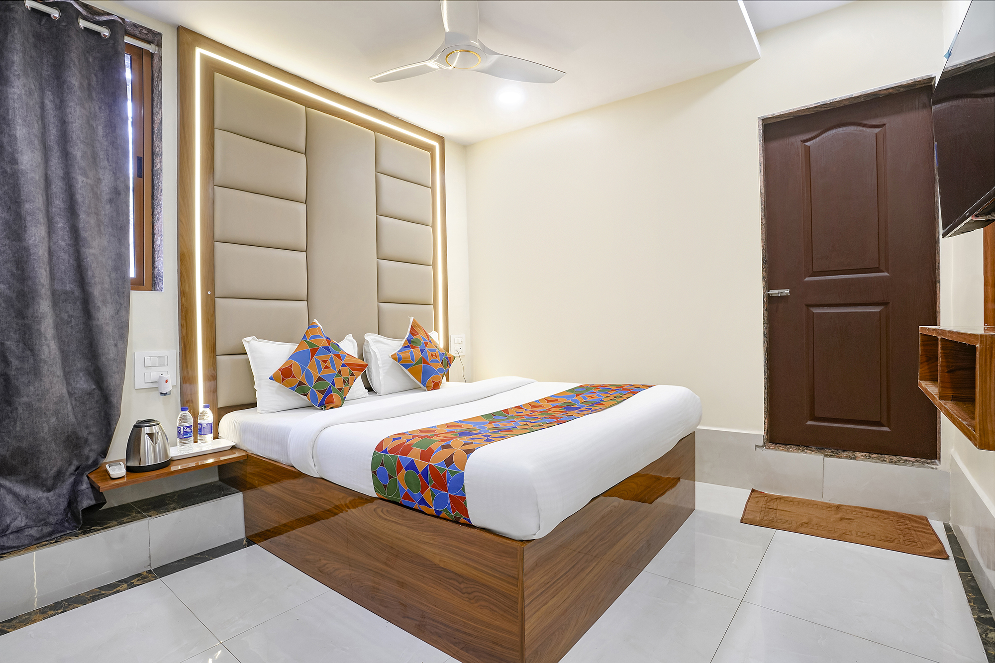 Deluxe Room 1 with Bathtub