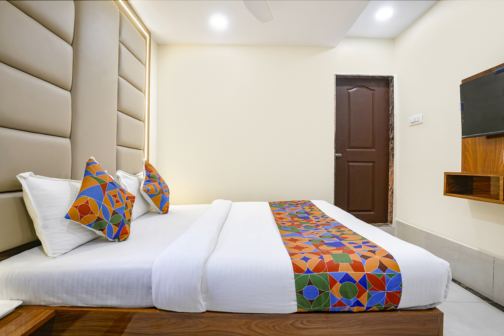 Deluxe Room 2 with Bathtub